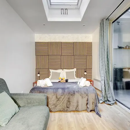 Tbs 334 - In Apartment Paris